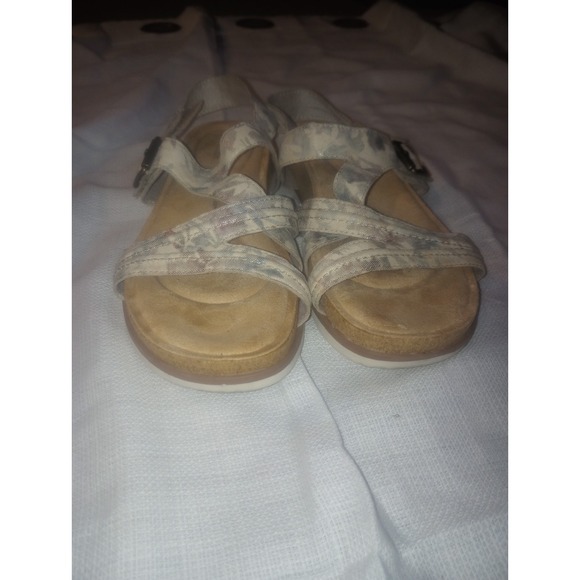 Clarks Collection Adjustable Sandals‎ Brynn Step Sand Floral 8.5M pre-owned - Picture 1 of 7